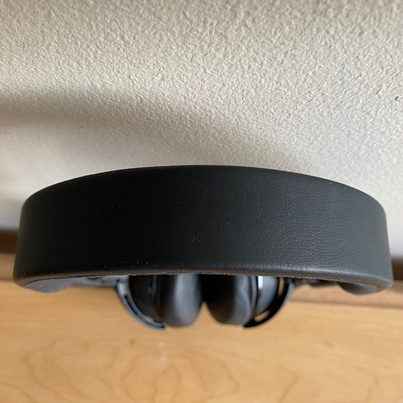 Bose SoundLink On-Ear Bluetooth Headphones - Triple Black - Picture 7 of 9